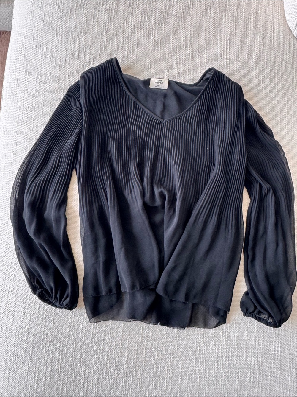Aritzia Wilfred Black Pleated V-Neck Flowy Blouse